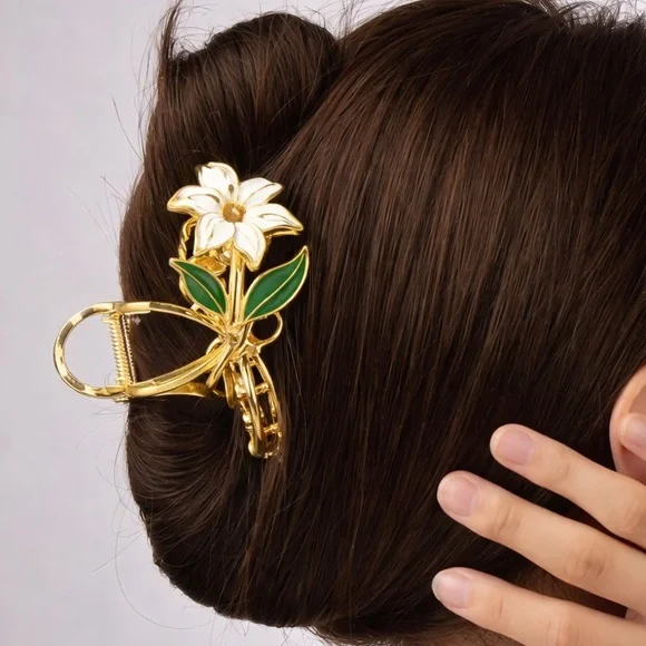 White Lily Flower Claw Clip - Picture 2 of 3